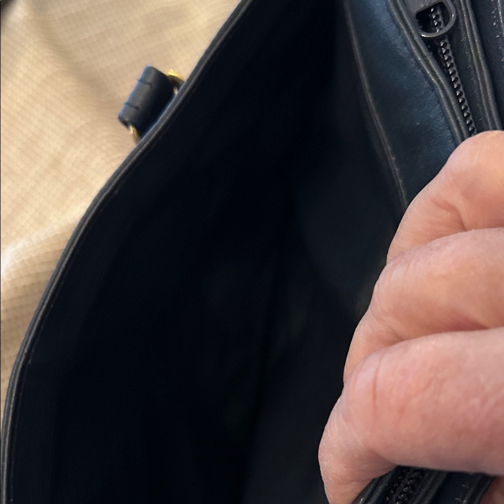 Elegant Navy Blue Leather Tote Bag - Picture 6 of 6